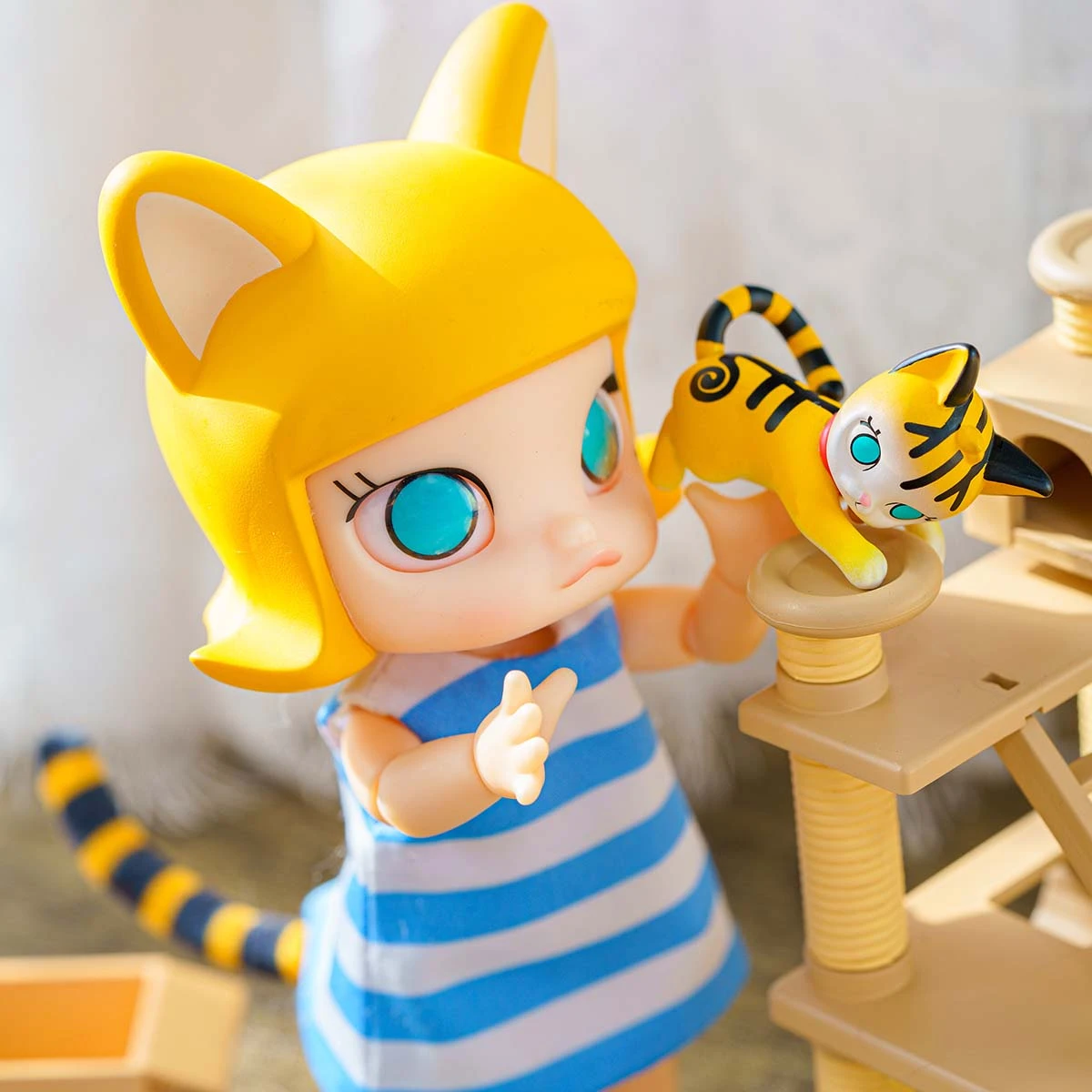 MOLLY Cat In The Box Action Figure 4 MOLLY Cat In The Box Action Figure - Image 4